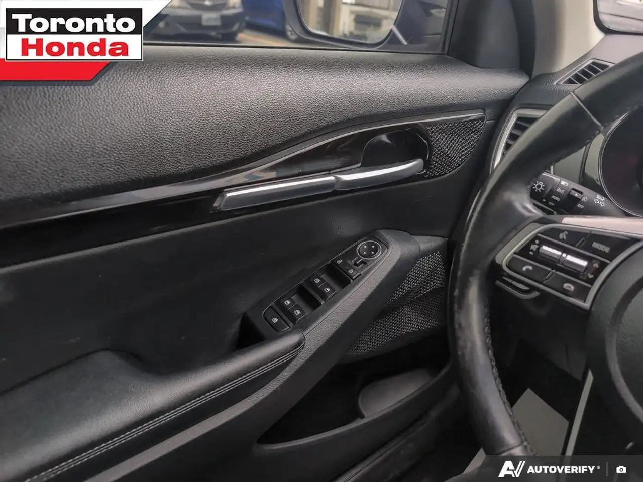 Kia Seltos снимка Kia Seltos