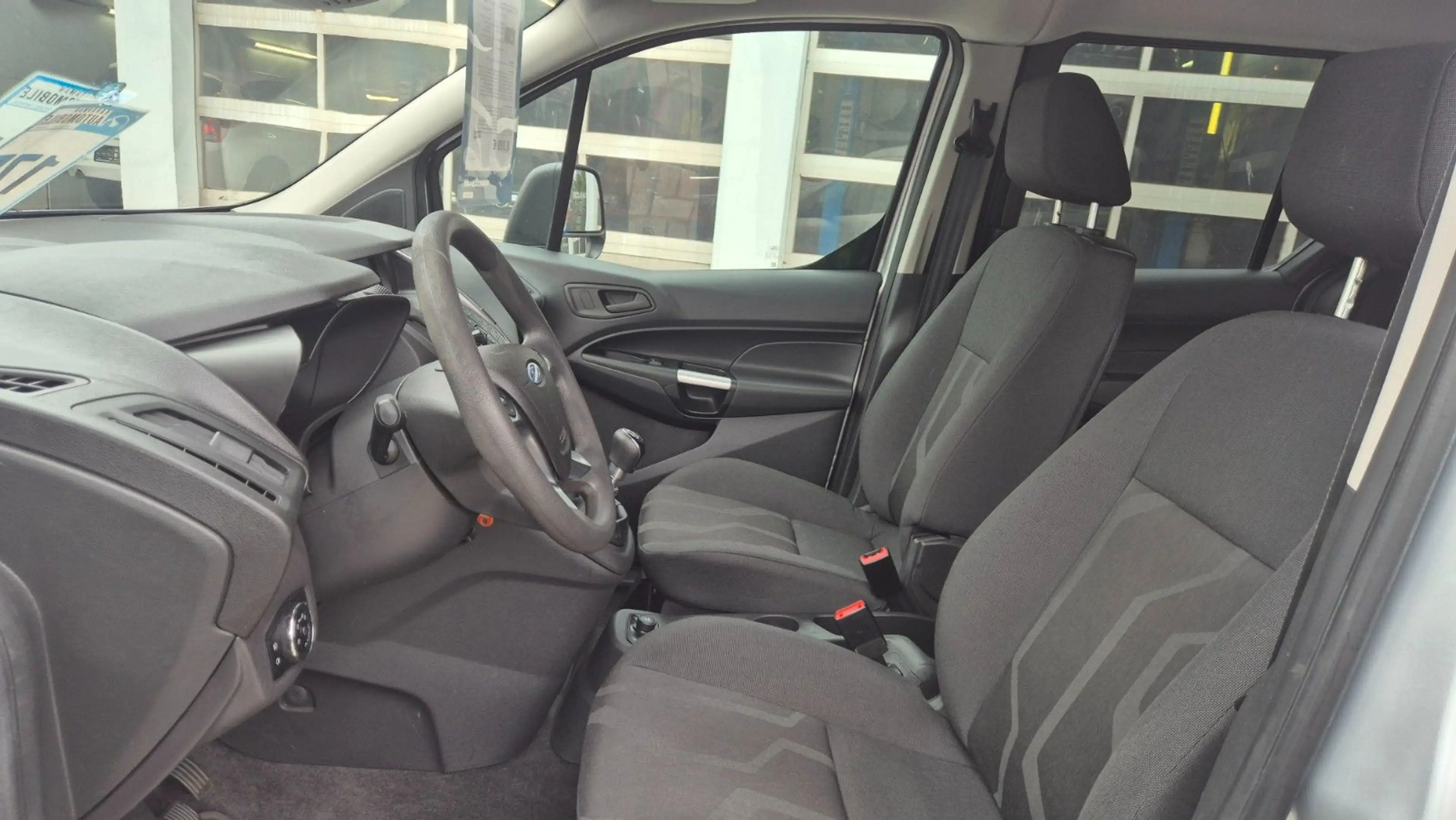 Ford Tourneo Connect Trend — photo 14
