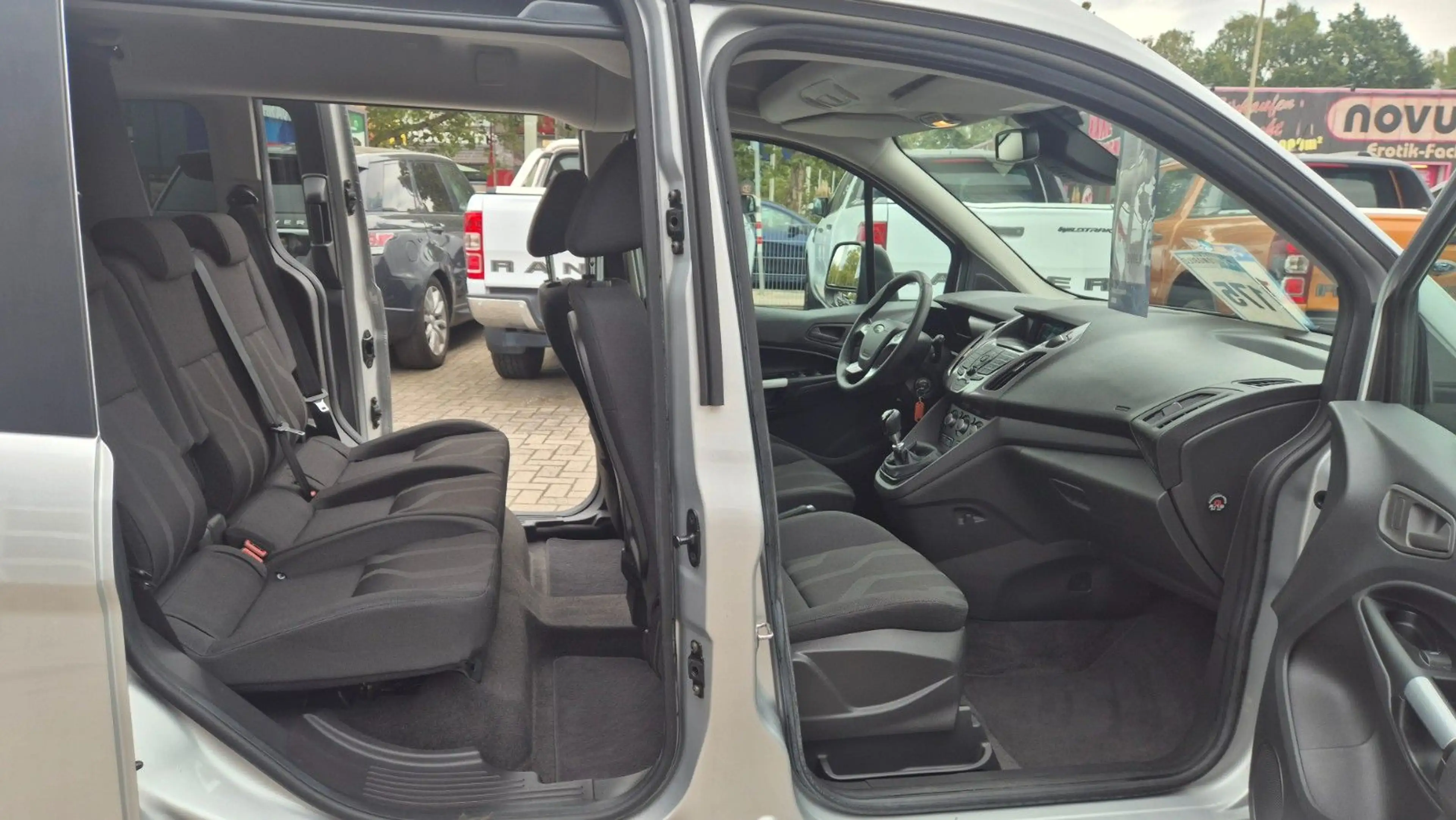 Ford Tourneo Connect Trend — photo 11