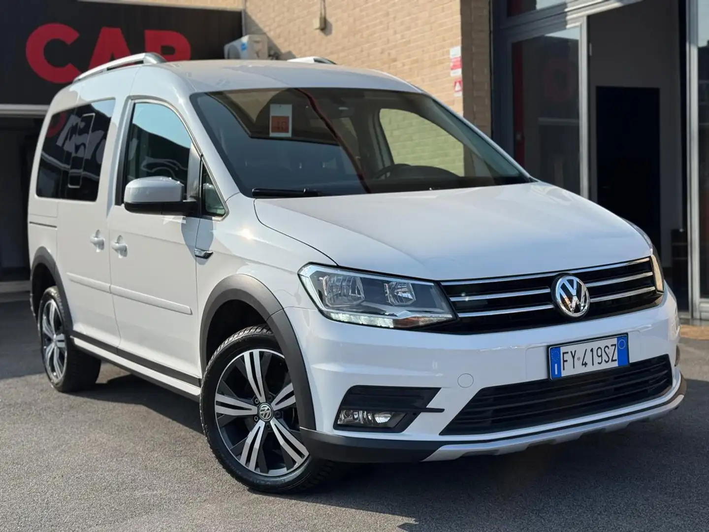 Volkswagen Caddy 2.0 TDI 122 CV 4MOTION Alltrack Bianco - 1