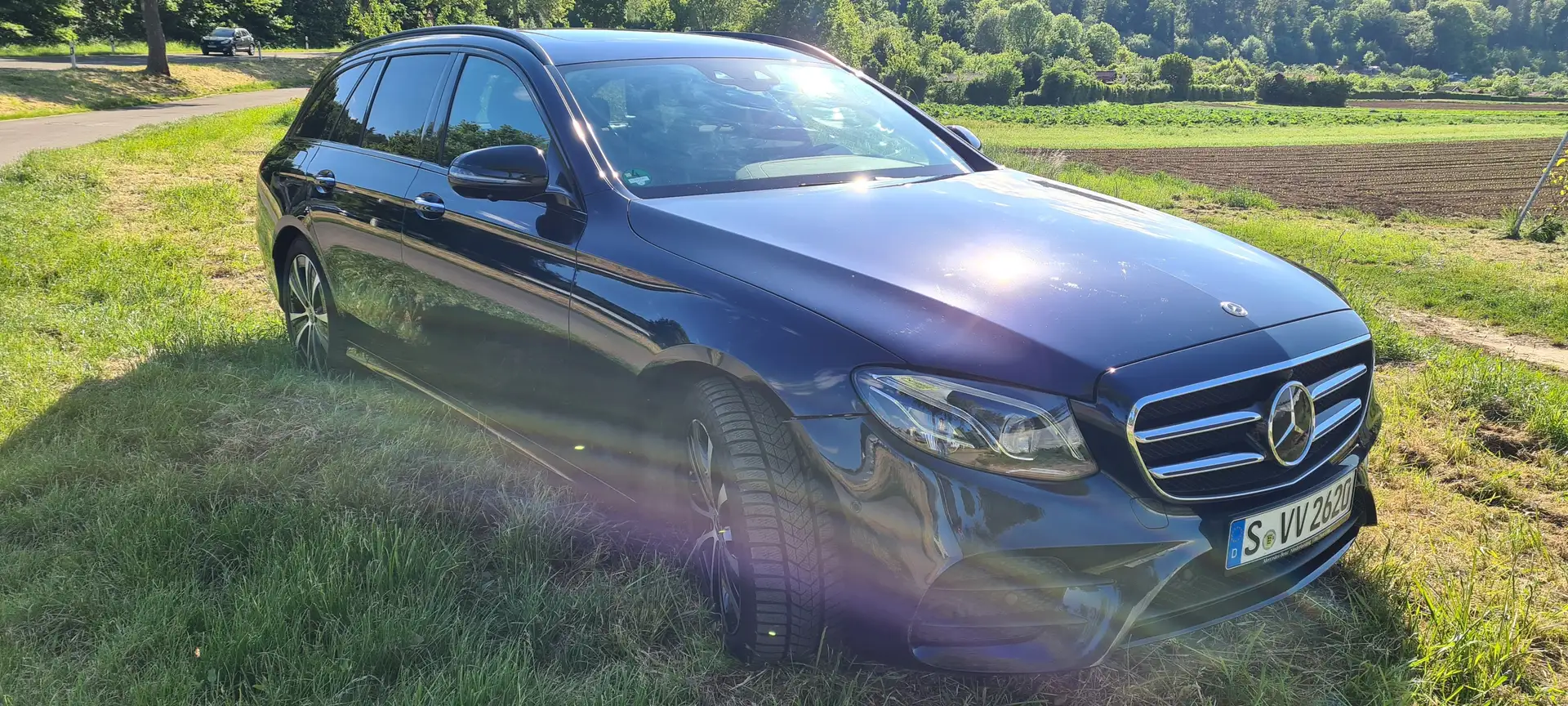 Mercedes-Benz E 450 E 450 4Matic T 9G-TRONIC AMG Line Bleu - 2