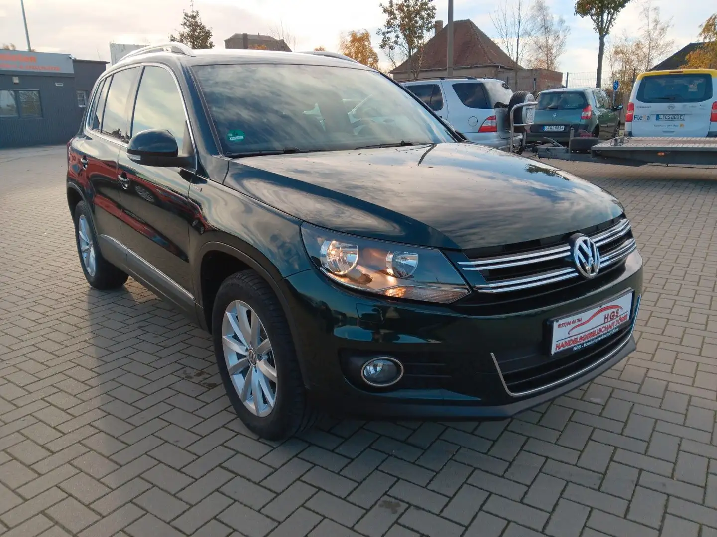 Volkswagen Tiguan Sport & Style 4Motion Navi PanoDach Klima Grün - 2