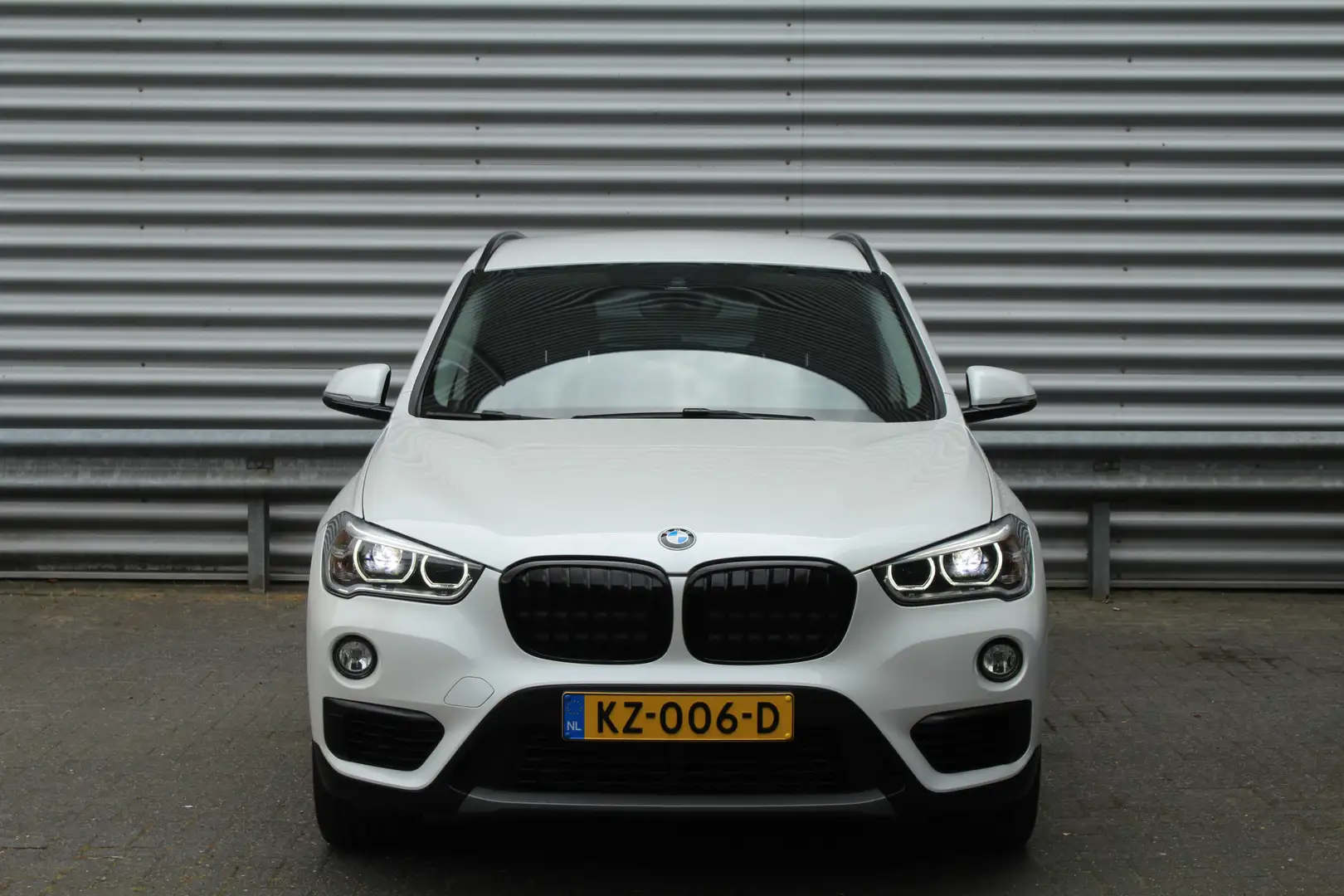 BMW X1 sDrive18i 136pk Centennial Executive AUTOMAAT NL-A Wit - 2