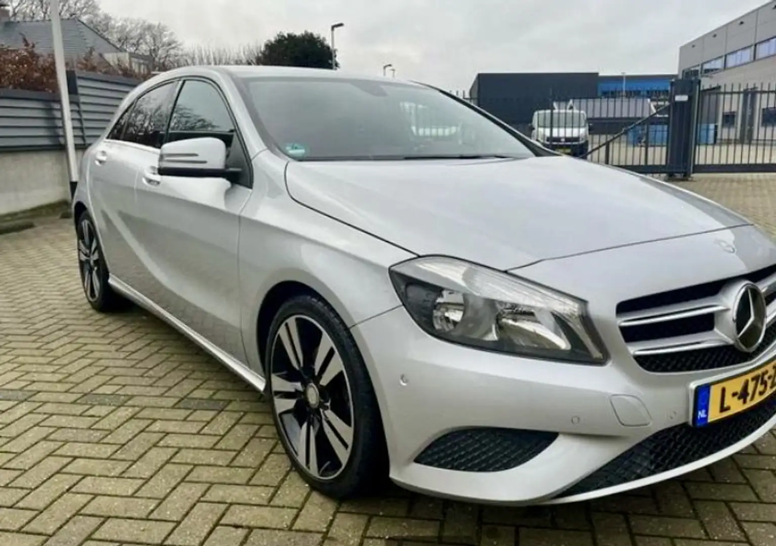 Mercedes-Benz A 180 Zeer nette en goed onderhouden Mercedes A180 uit Grijs - 2