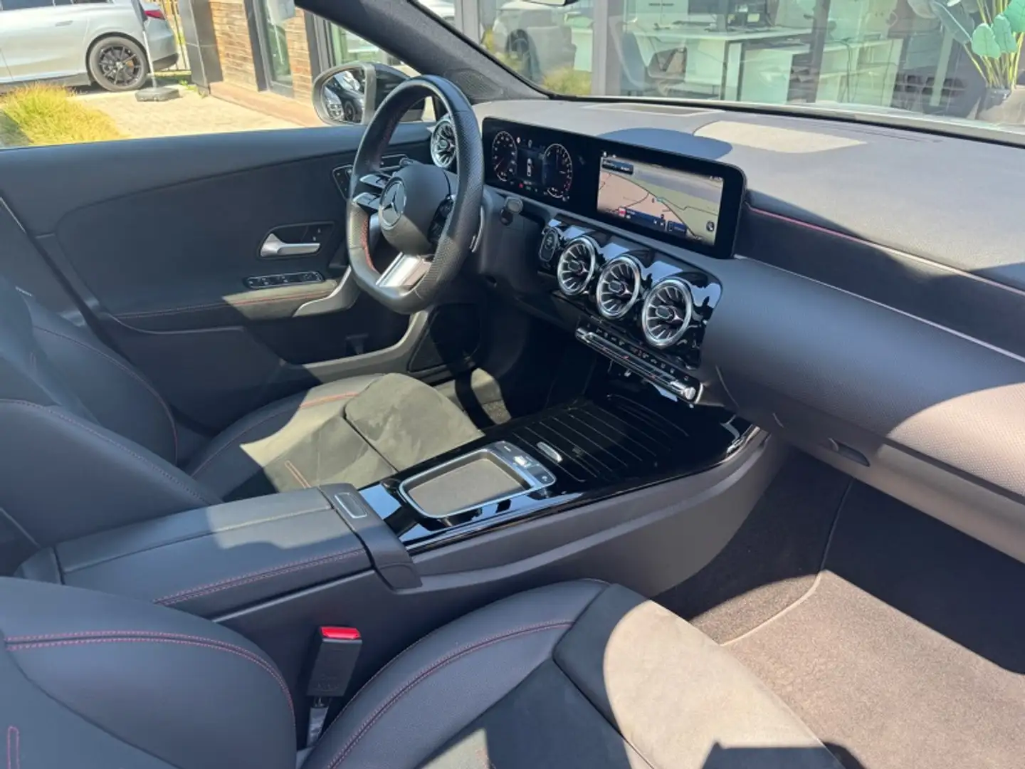 Mercedes-Benz A 250 e Berline AMG Line Gris - 2