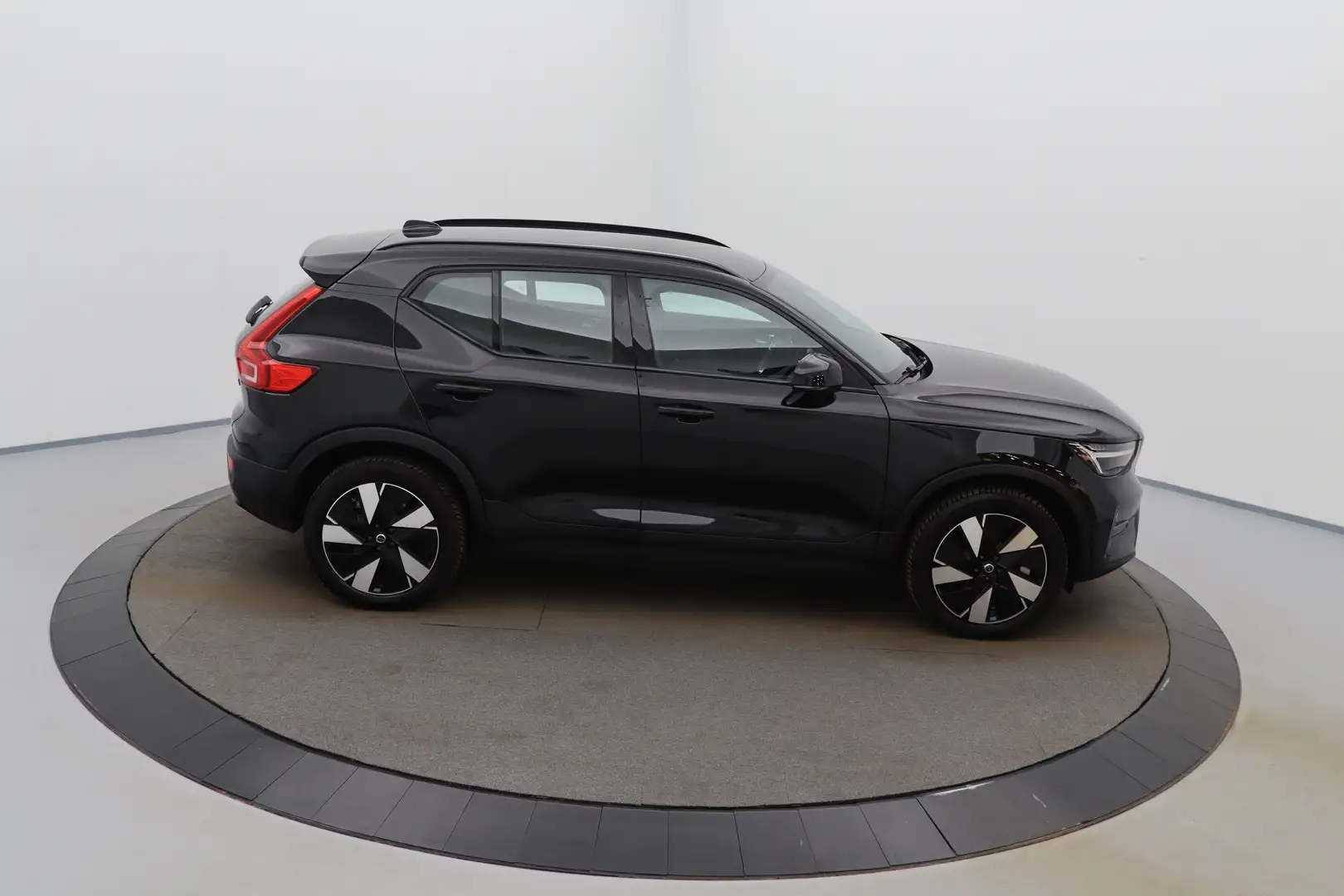 Volvo XC40 82 kWh Recharge Extented Range Plus LED GPS CAM Noir - 2