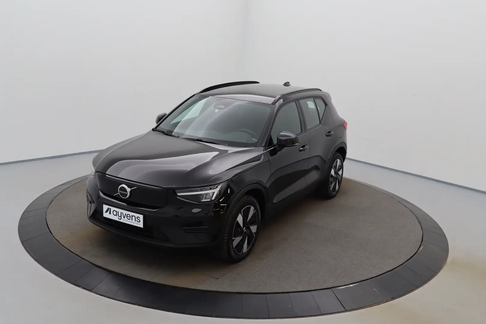 Volvo XC40 82 kWh Recharge Extented Range Plus LED GPS CAM Noir - 1