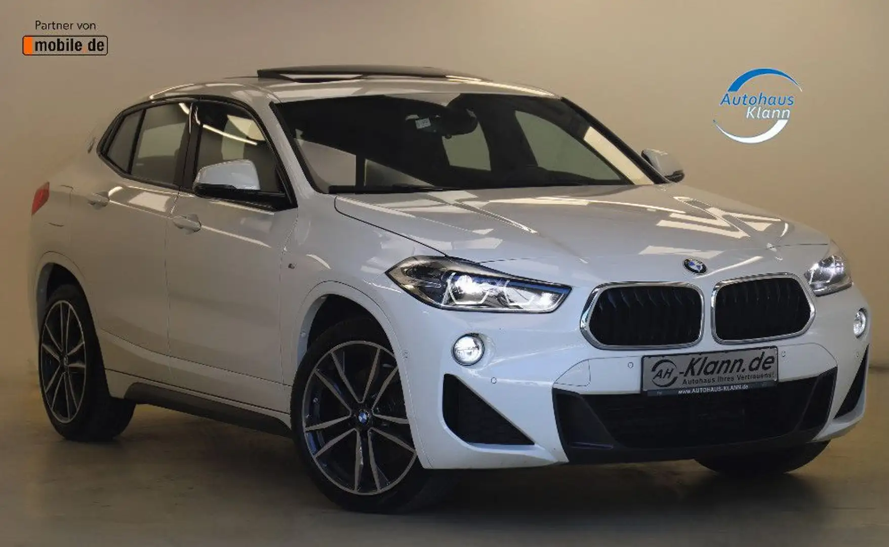 BMW X2 20i 192PS sDrive M Sport Pano LED Navi 1.Hand Blanc - 1