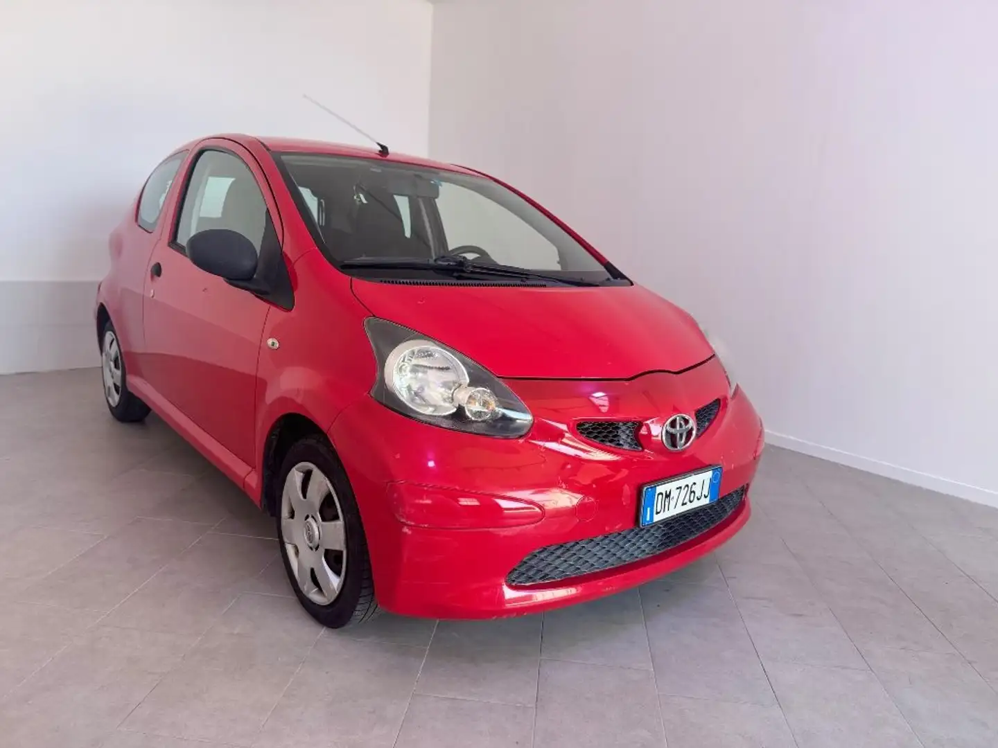 Toyota Aygo 1.0 12V VVT-i 3 porte Sol Rosso - 2