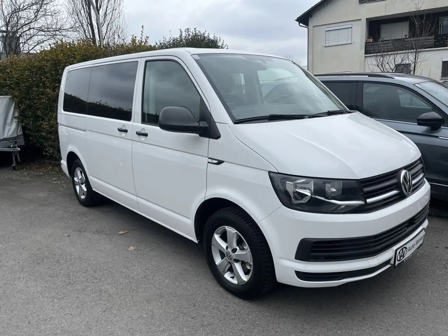Volkswagen T6 Multivan Trendline 2,0 TDi erst 25.400 Kilometer! Weiß - 1