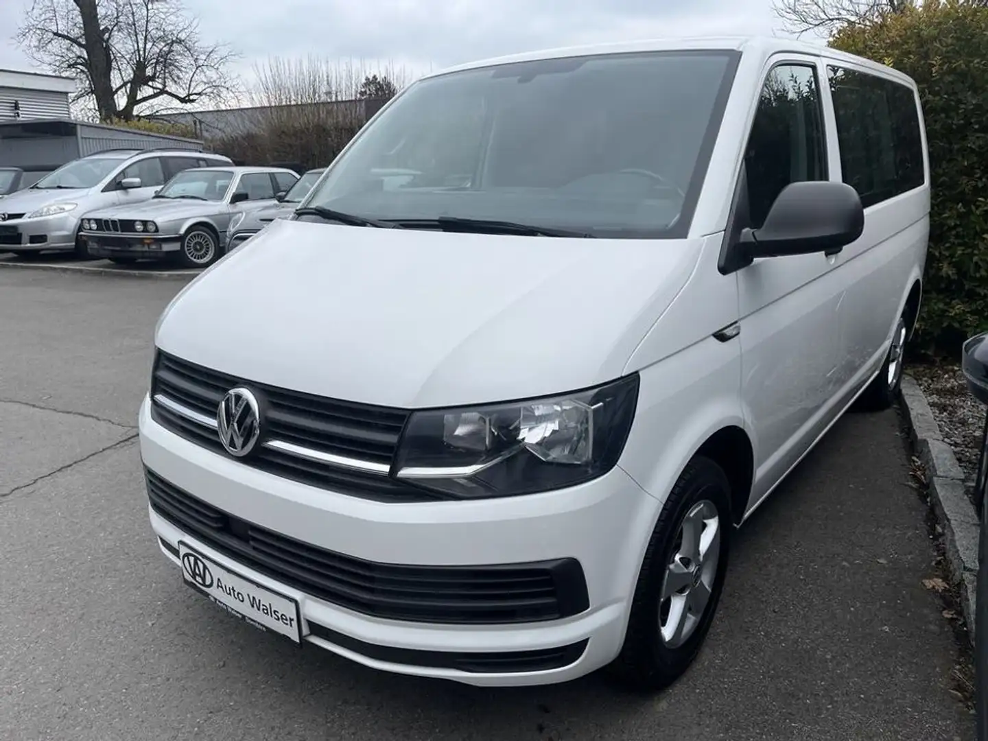 Volkswagen T6 Multivan Trendline 2,0 TDi erst 25.400 Kilometer! Weiß - 2