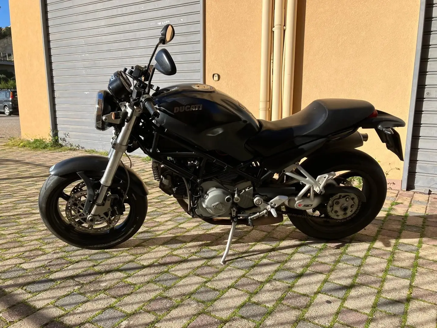 Ducati Monster S2R Dark Schwarz - 2