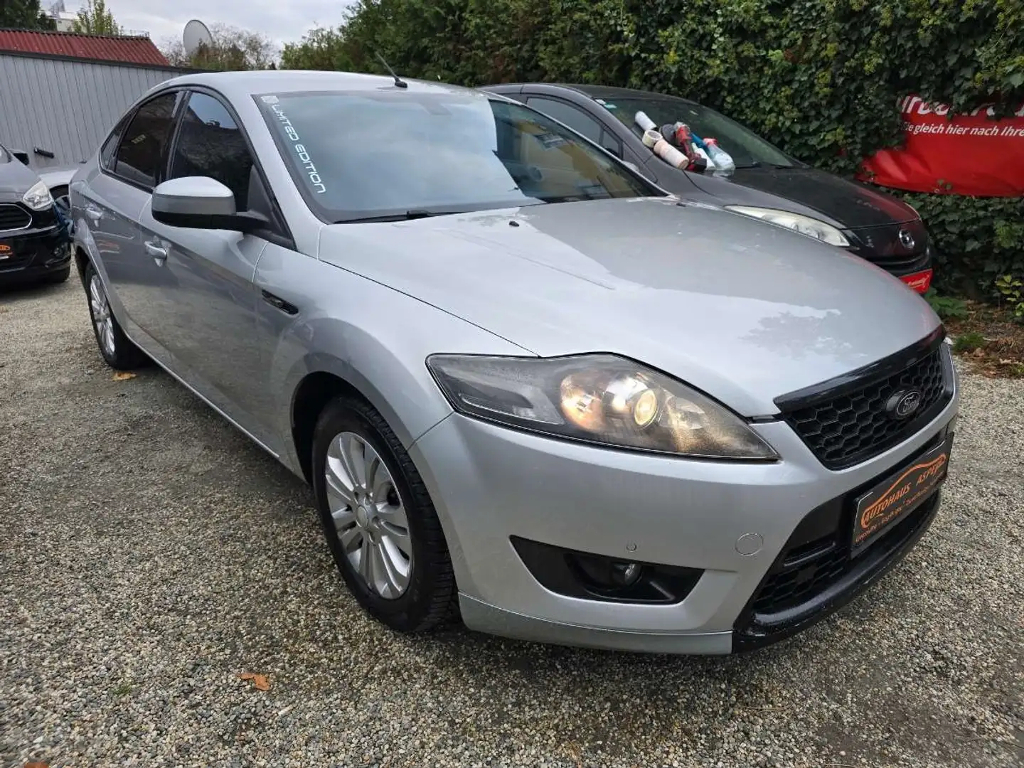 Ford Mondeo Titanium 2,0 TDCi DPF Grau - 1