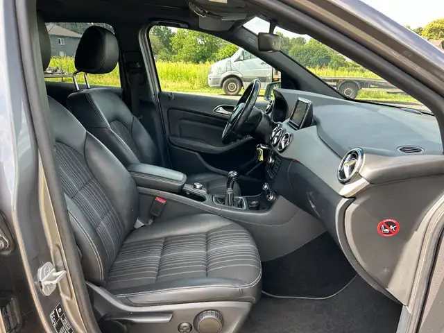 Mercedes-Benz B-Class view 24