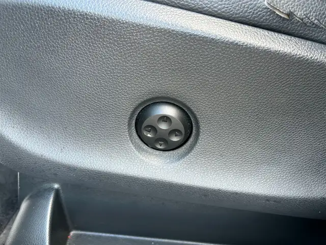 Mercedes-Benz B-Class view 11