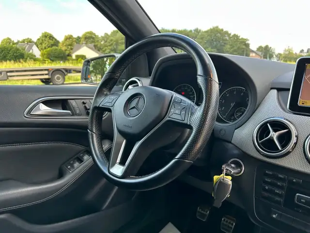 Mercedes-Benz B-Class view 25