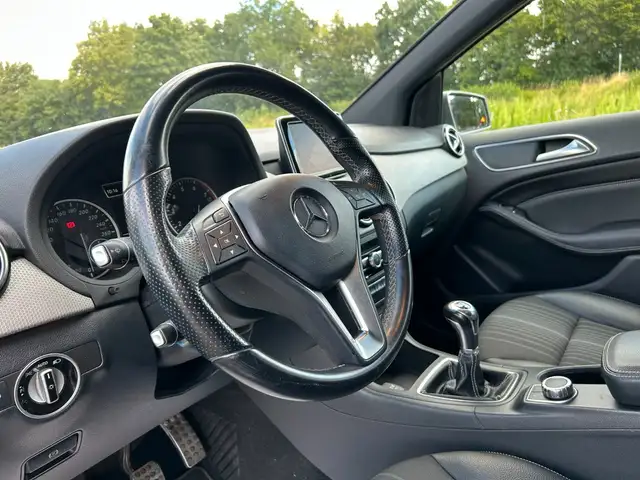 Mercedes-Benz B-Class view 17