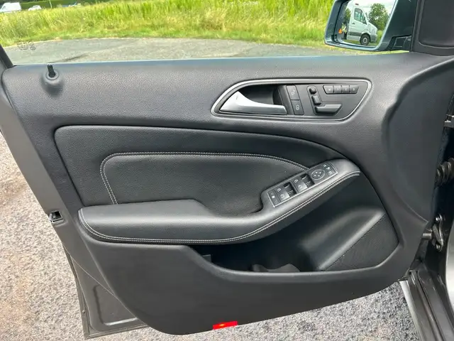 Mercedes-Benz B-Class view 13