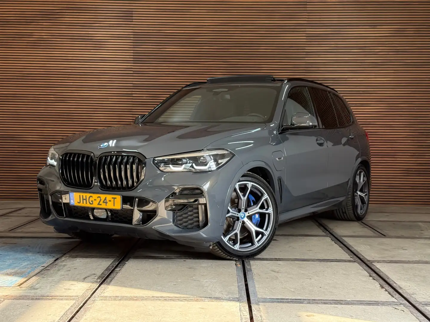 BMW X5 XDrive45e High Executive M-Sport | 360° Camera | L Grijs - 1