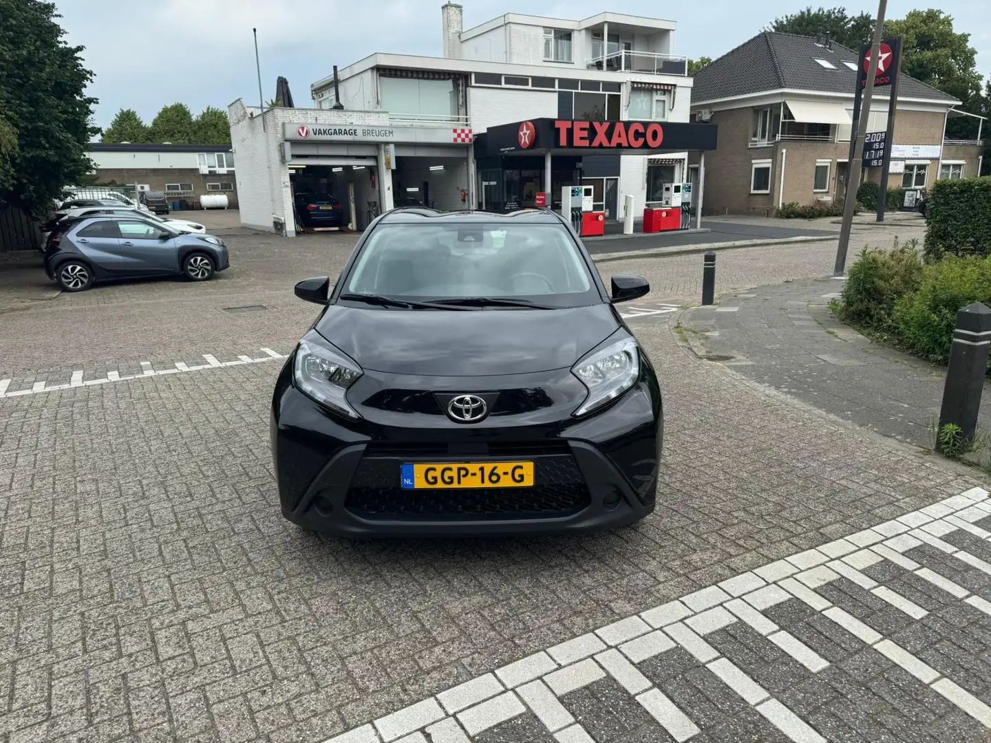 Toyota Aygo X 1.0 VVT-i S-CVT Play Zwart - 2