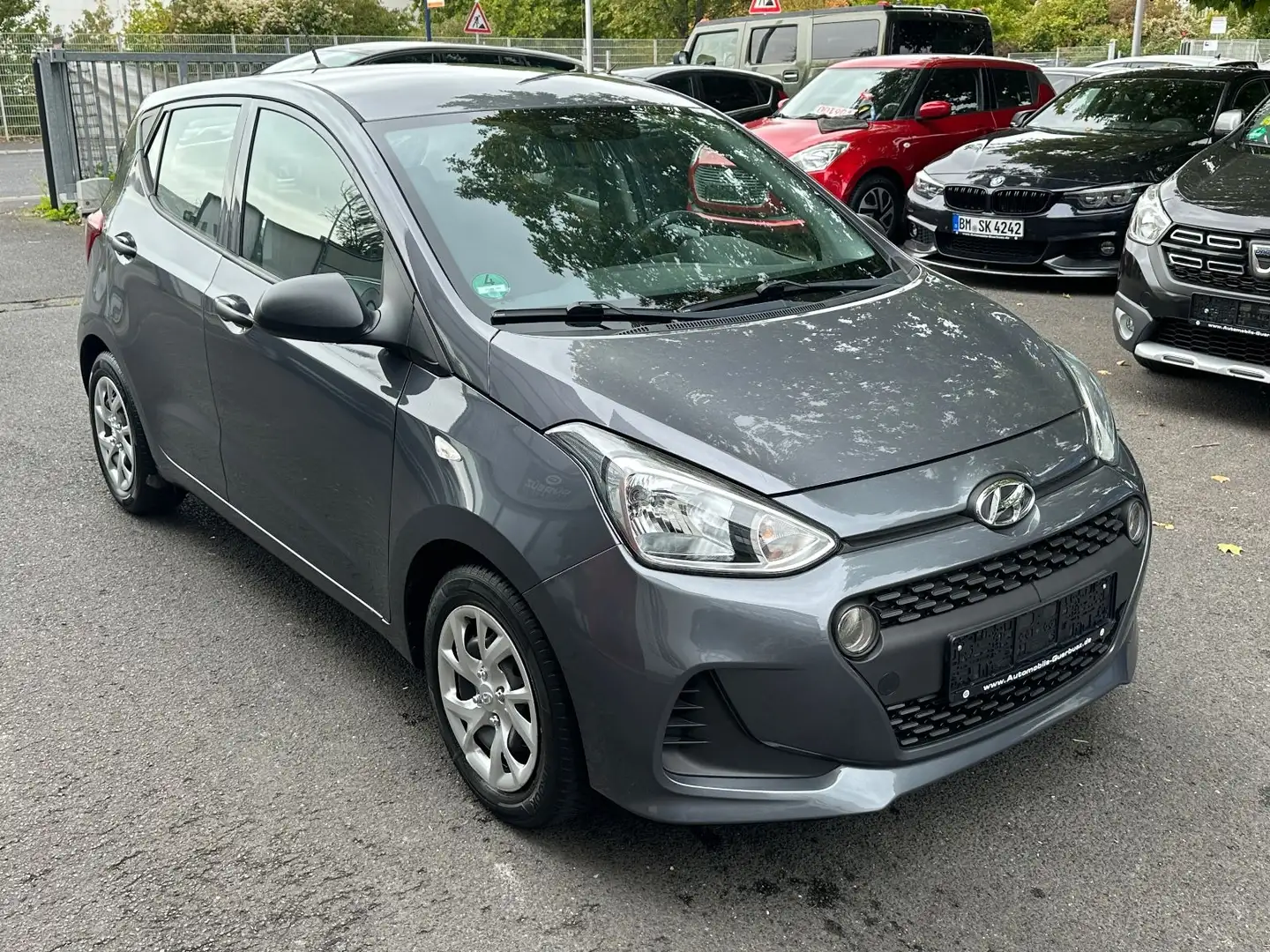 Hyundai i10 Select 2.HAND~KLIMA~28TKM~HU NEU Gris - 1