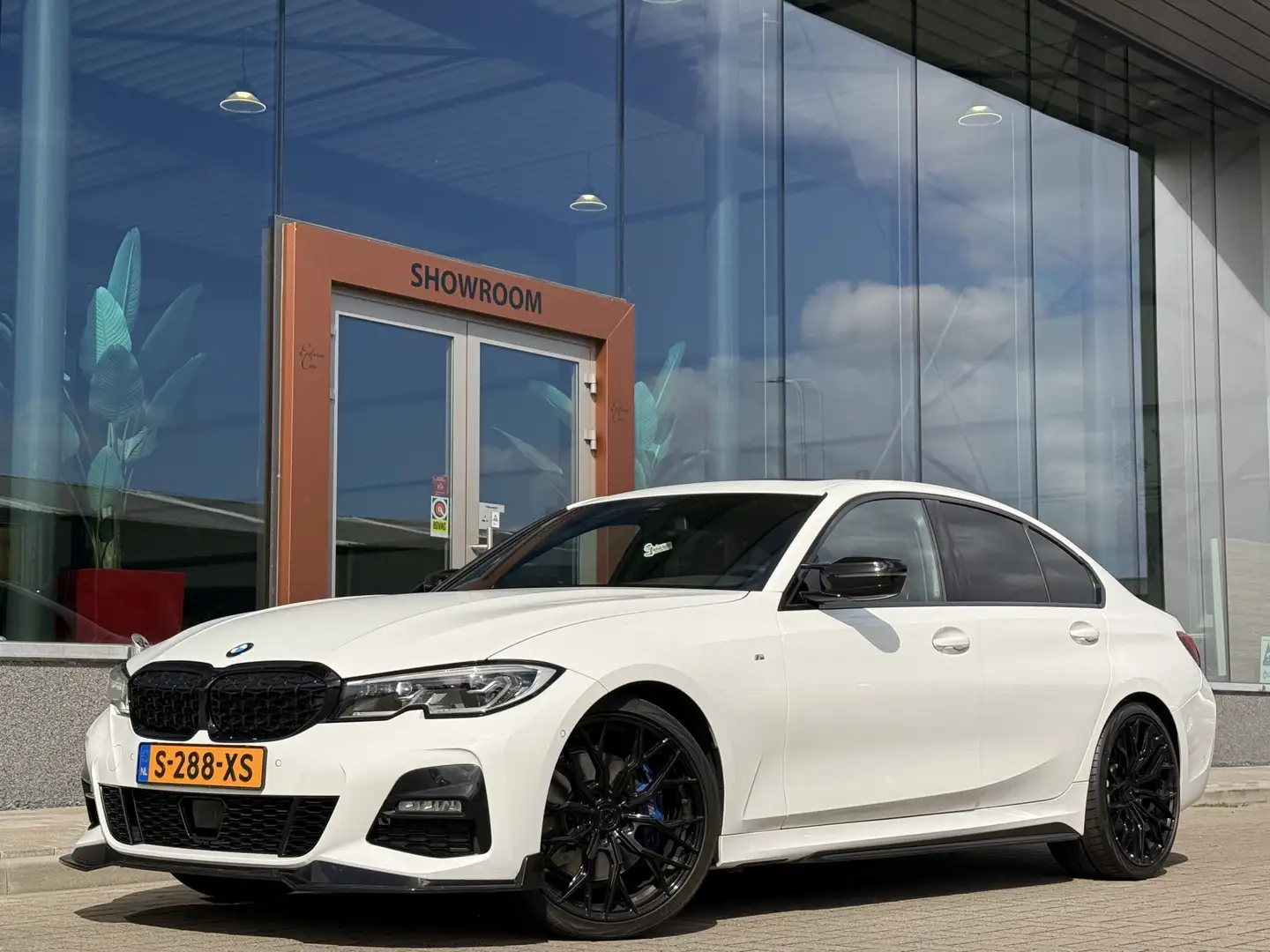 BMW 320 3-serie 320i M-Sport | Schuifdak | ACC | LEDER | M Wit - 1