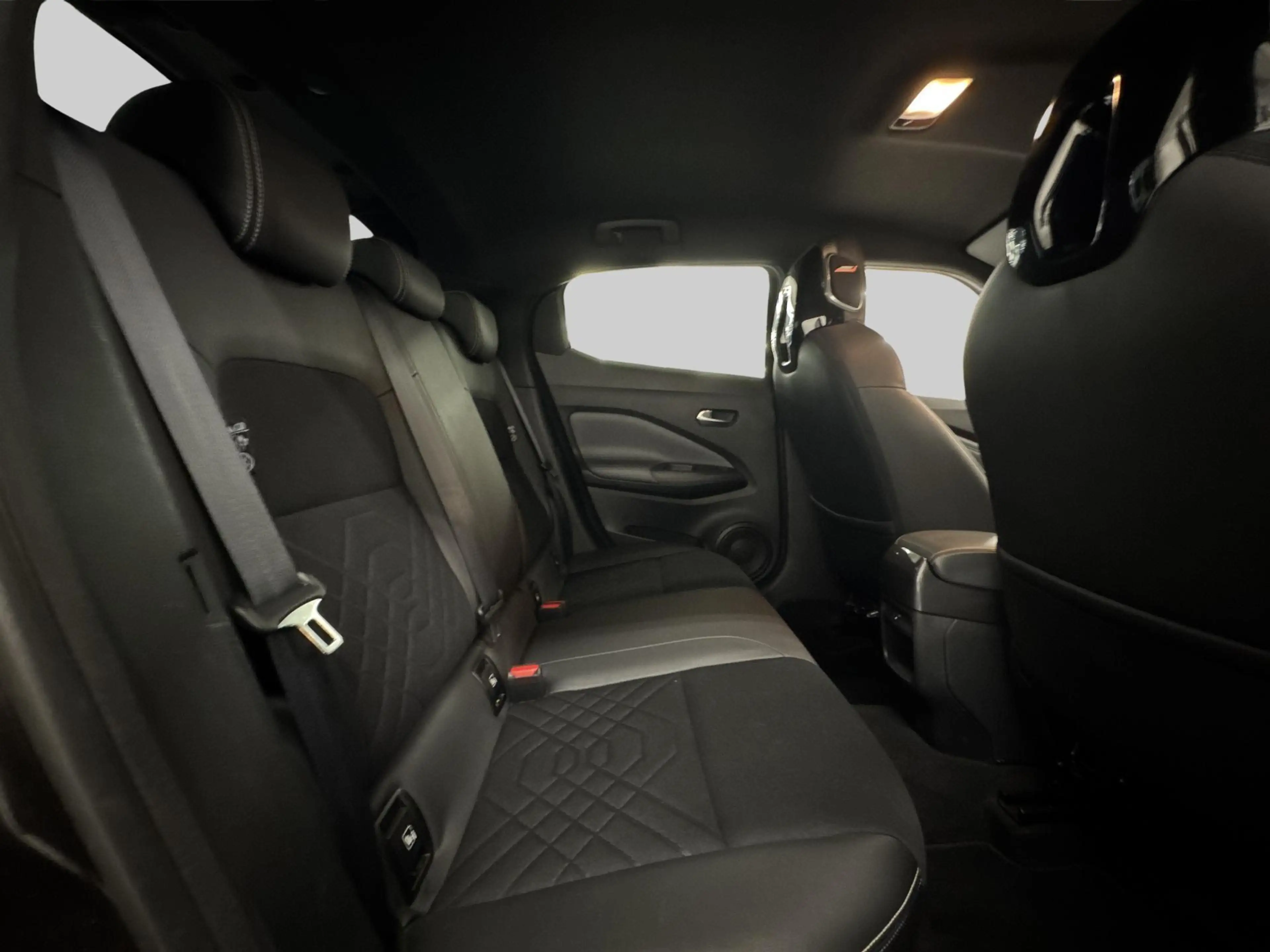 Nissan Juke 1.0 DIG-T Business Premium — photo 14