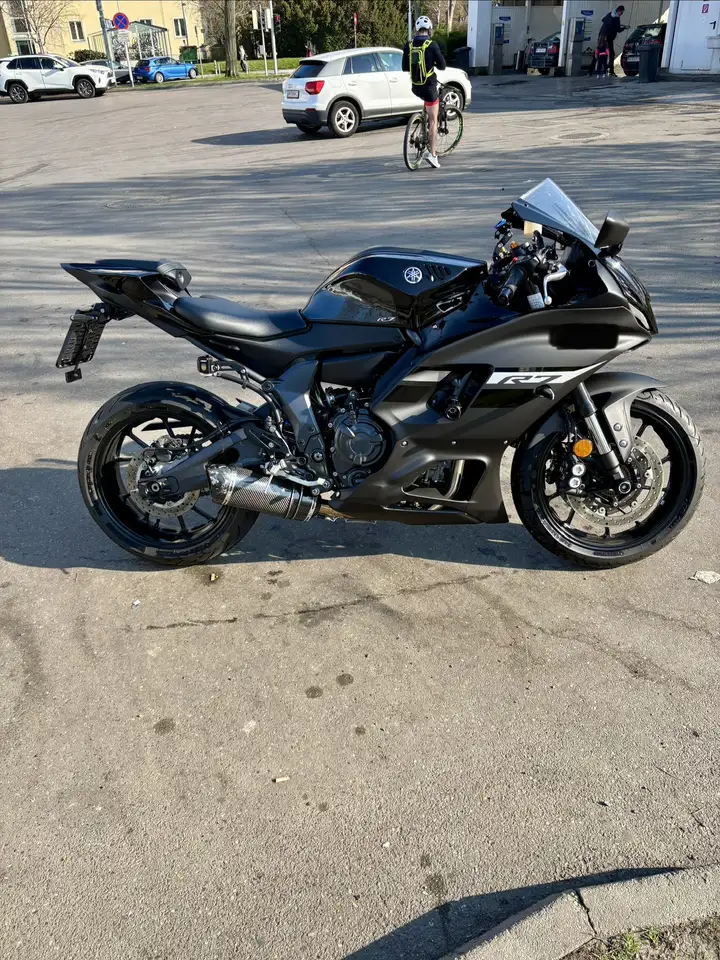 Yamaha YZF-R7
