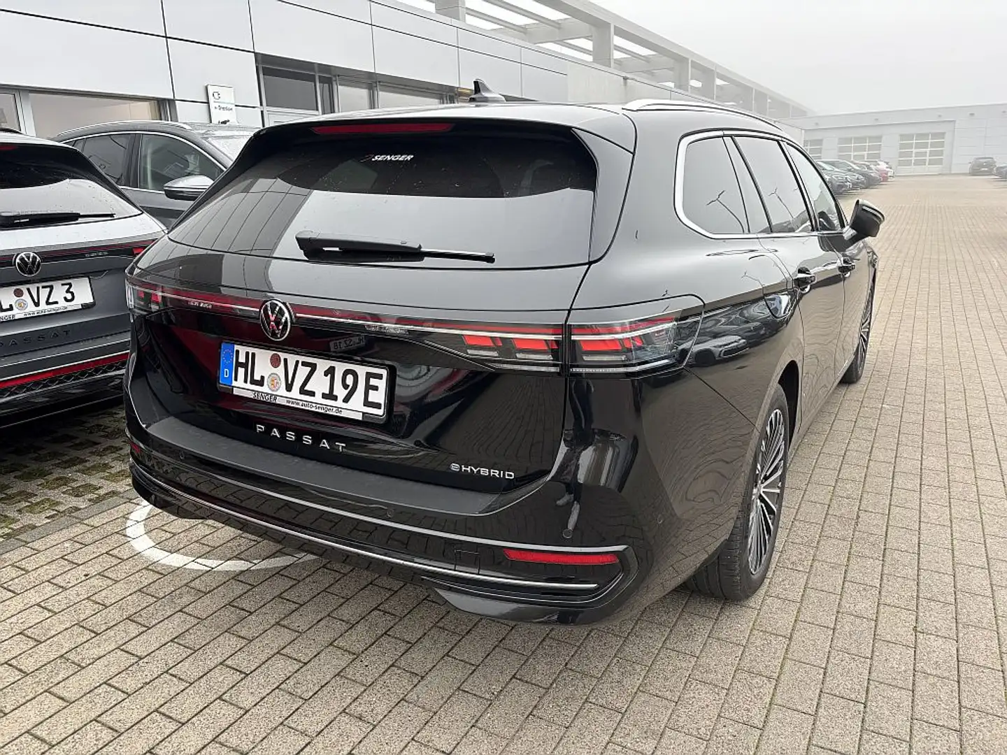 Volkswagen Passat Variant 1.5 TSi eHybrid Elegance DSG Navi Noir - 2