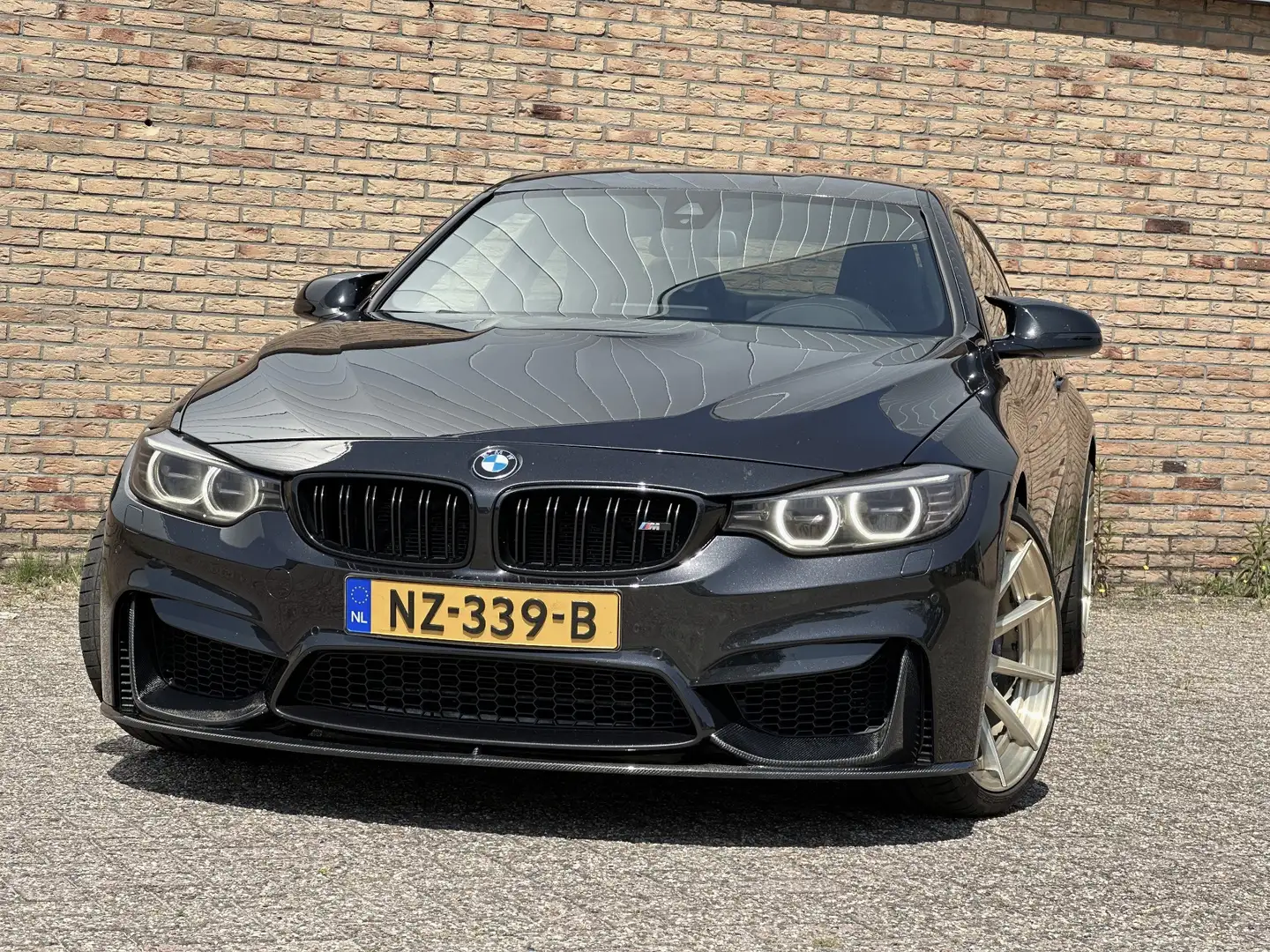 BMW M4 Competition Carbon pack Mperformance uitlaat Zwart - 2