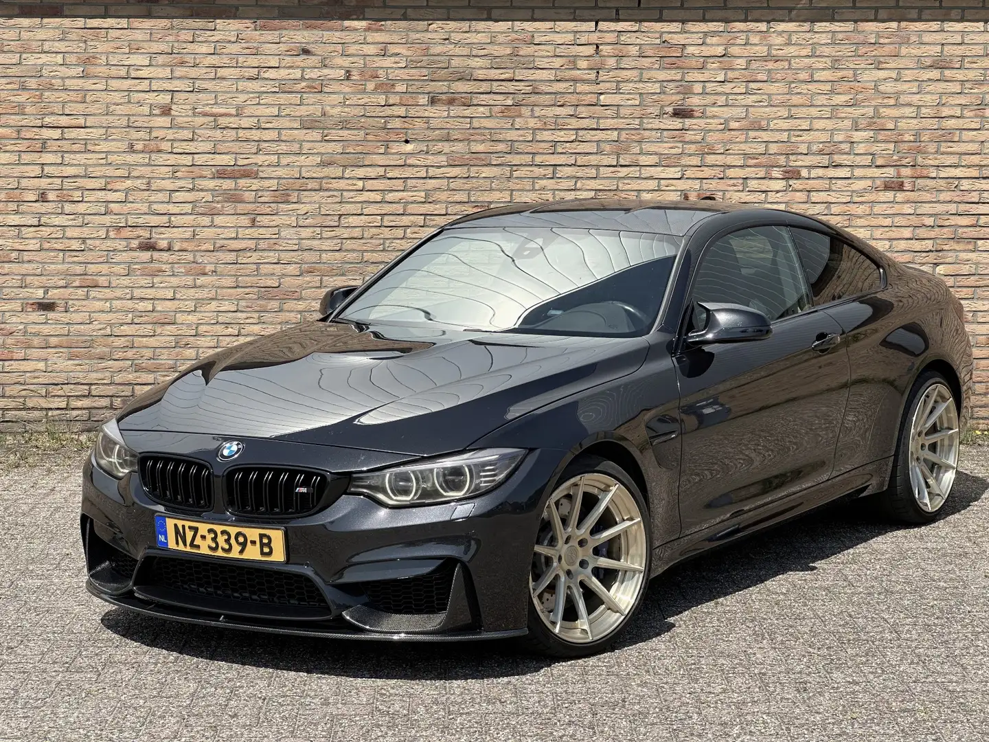 BMW M4 Competition Carbon pack Mperformance uitlaat Zwart - 1