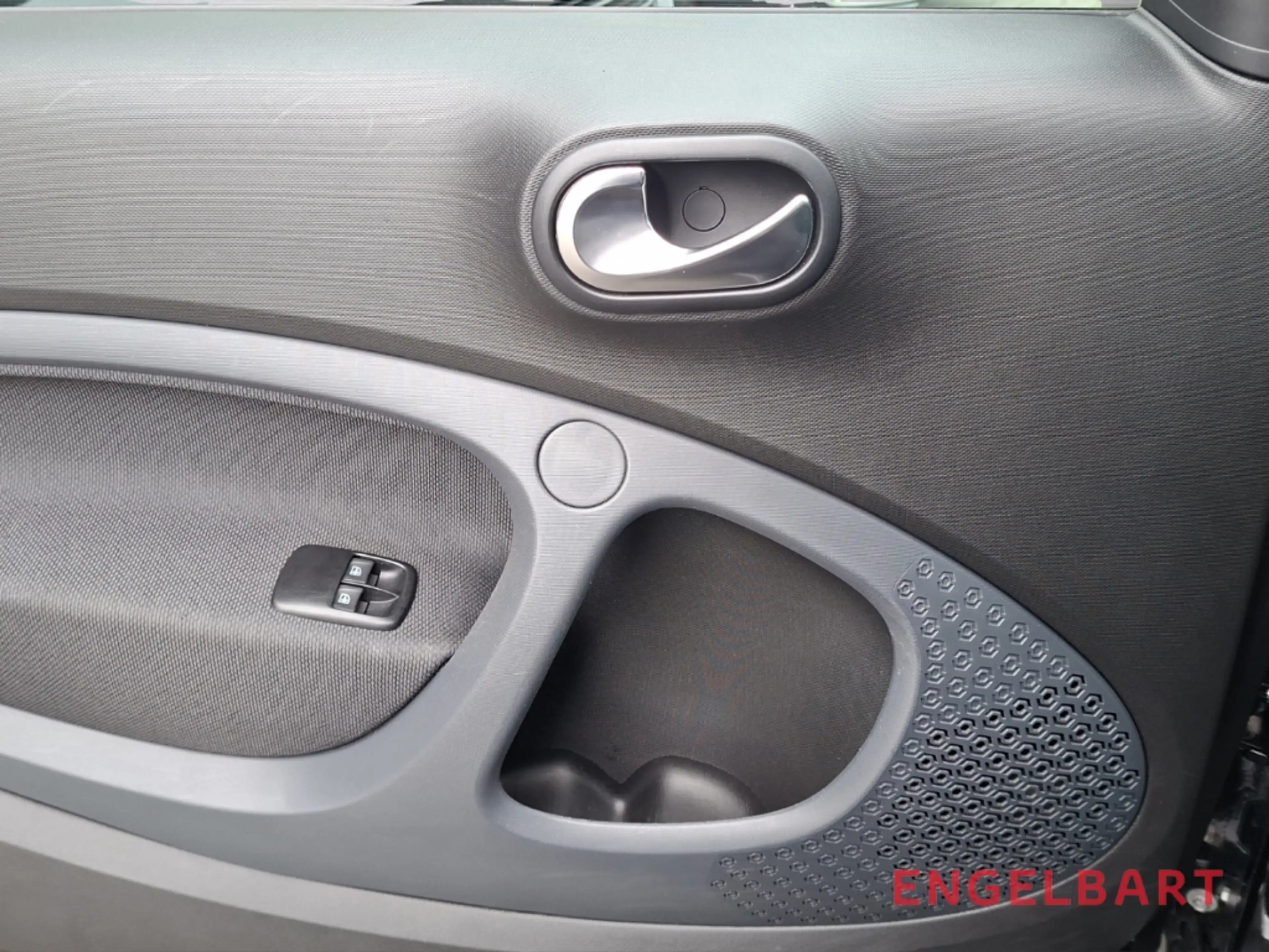 smart forTwo coupe Allwetterreifen Sitzheizung — photo 10