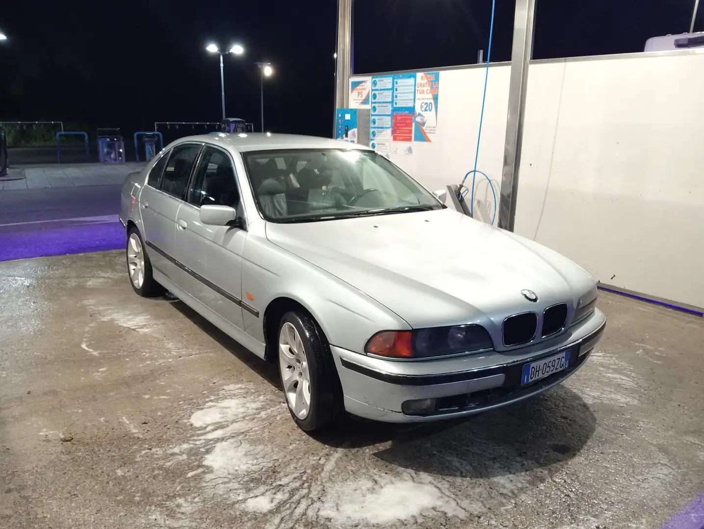 BMW 528 528i - 1