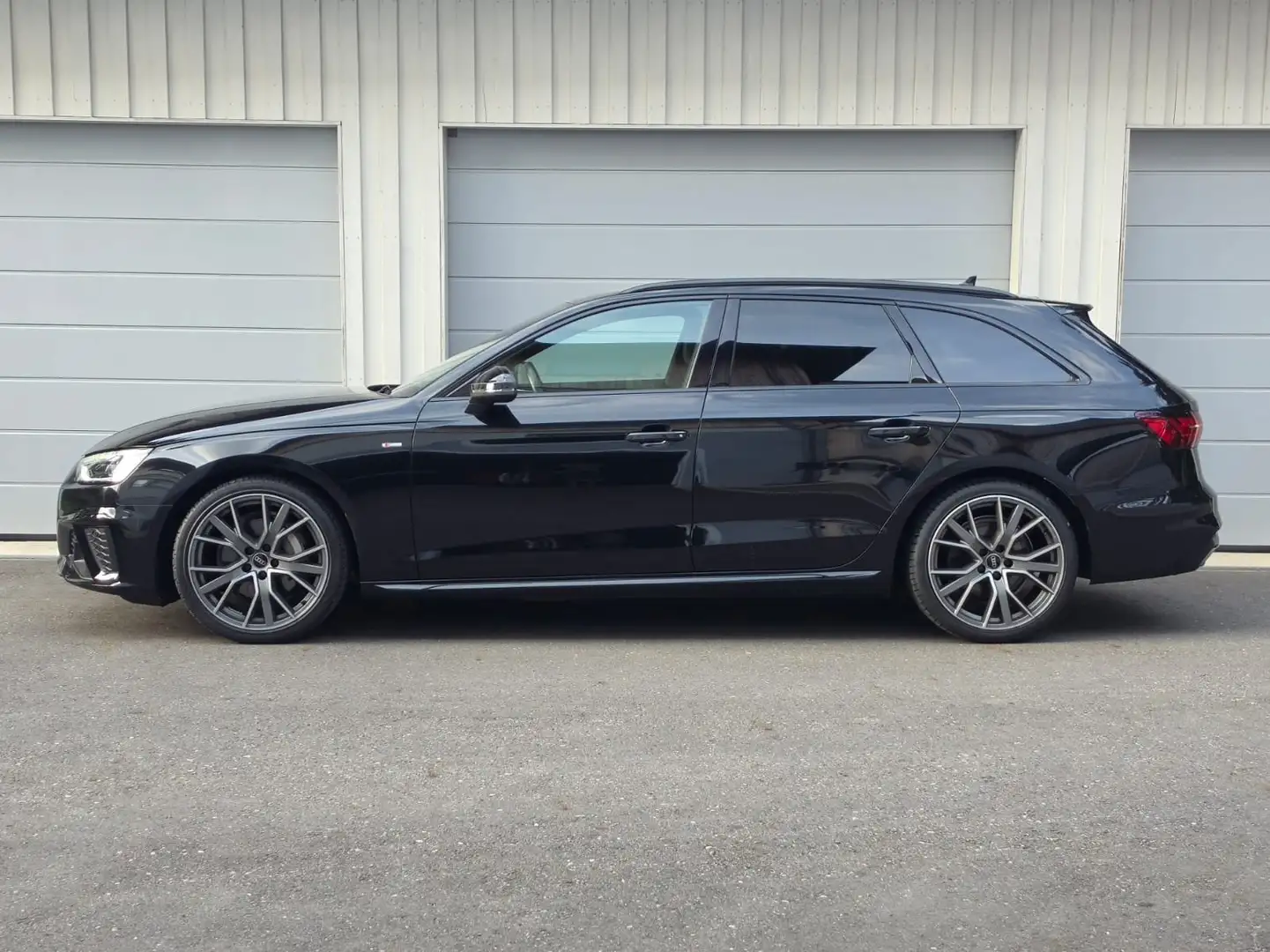 Audi A4 40 TDI S line Competition AHK ACC 19" LED keyless Schwarz - 2