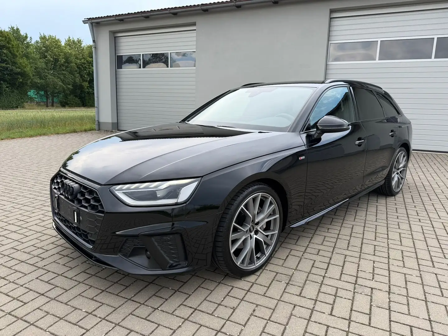 Audi A4 40 TDI S line Competition AHK ACC 19" LED keyless Schwarz - 1