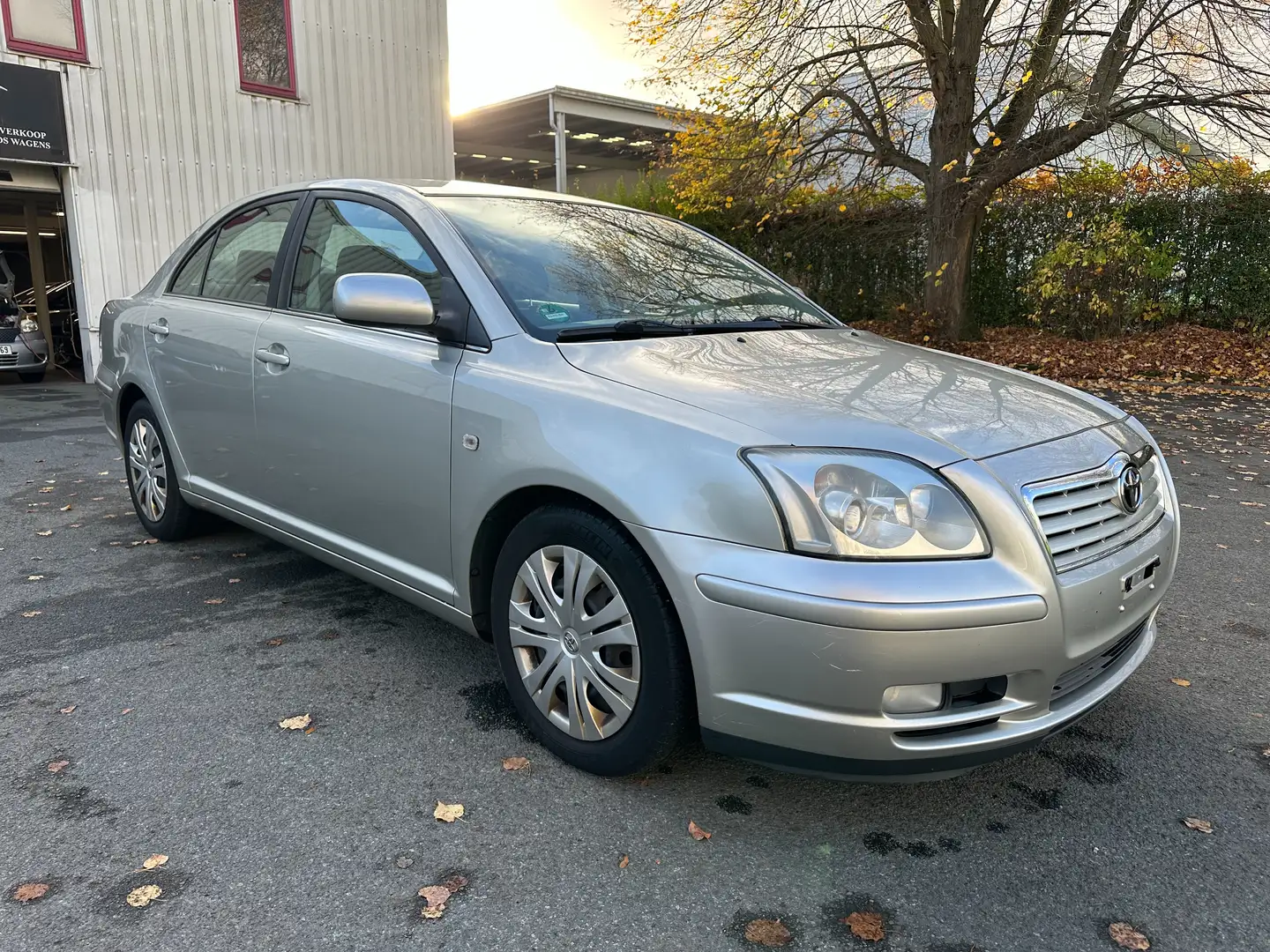 Toyota Avensis 2.0i VVT-i 16v D4 Linea Sol Grau - 1