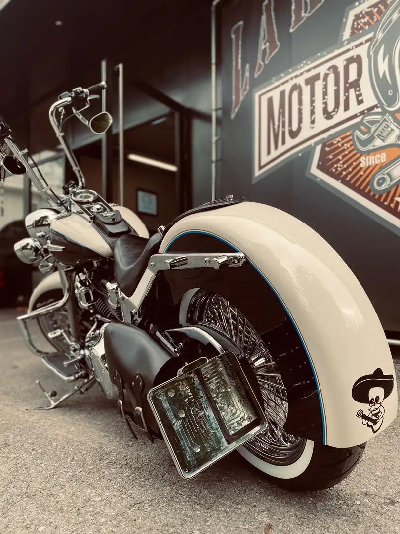 Harley-Davidson Softail Deluxe, Chicano „El Pablo“ Alb - 1