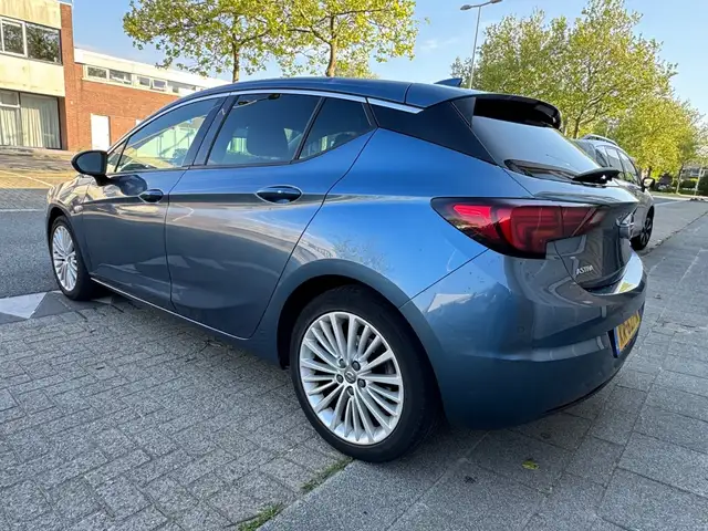 Opel Astra view 8