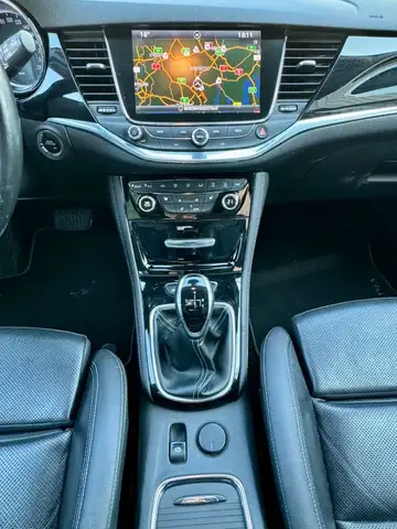 Opel Astra view 3