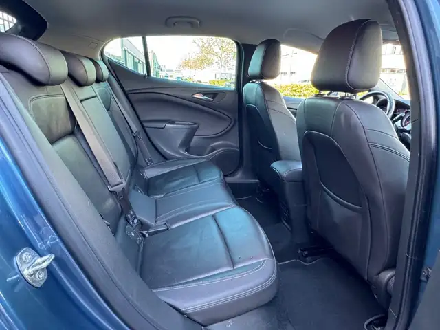 Opel Astra view 12