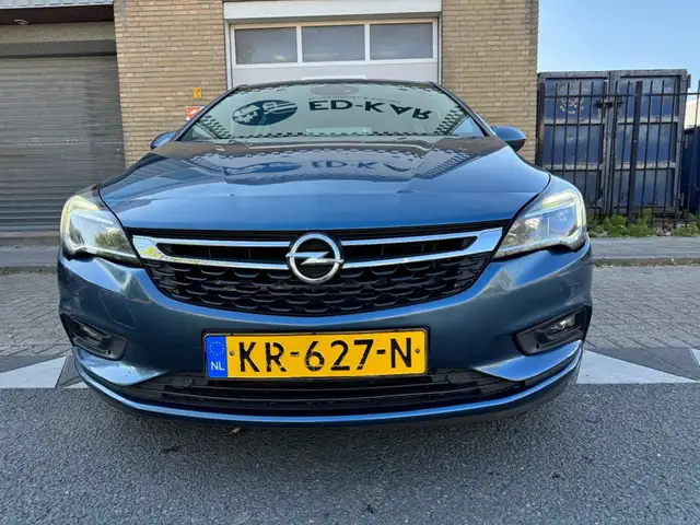 Opel Astra view 4