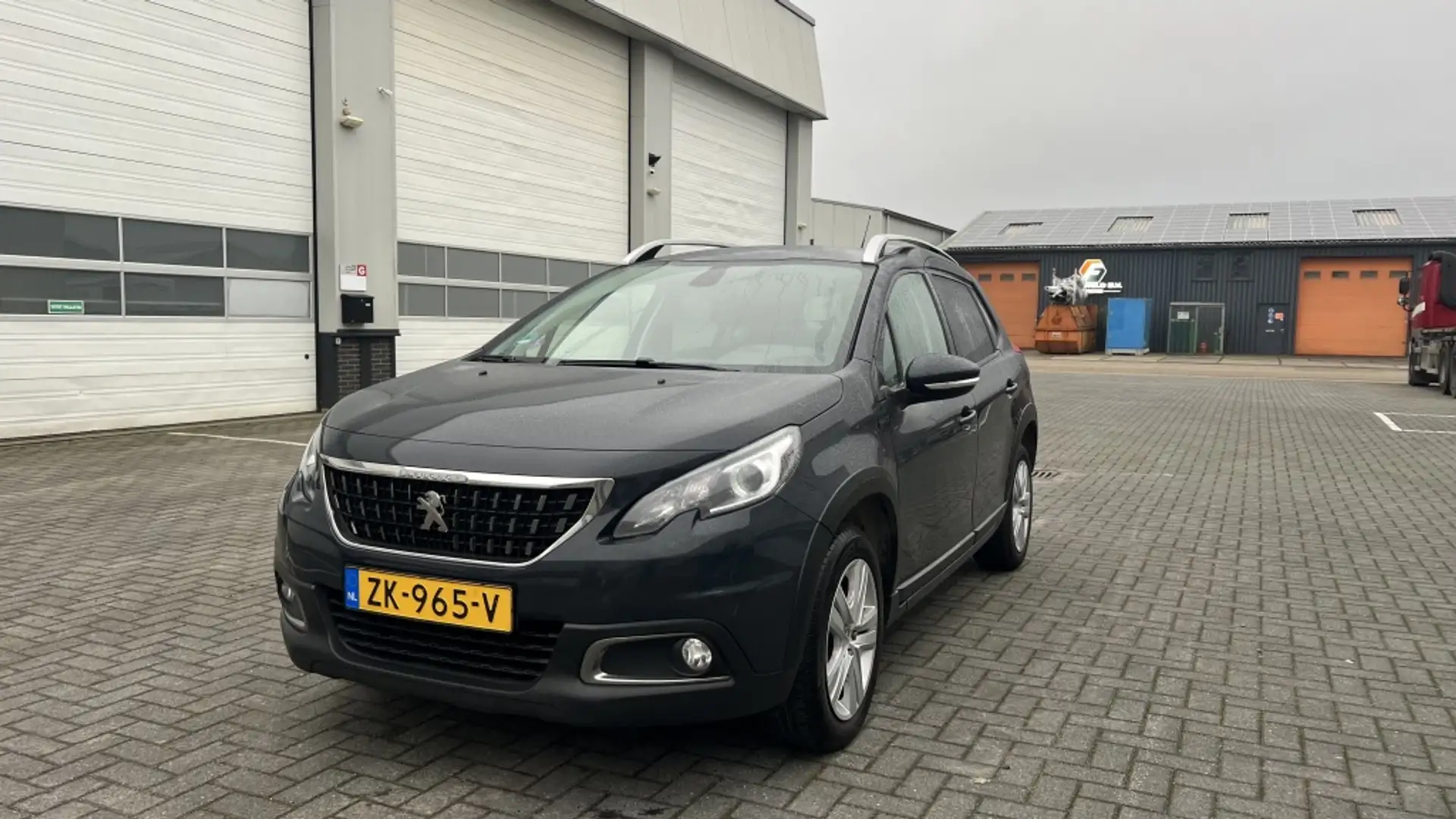 Peugeot 2008 1.2 PureT. Signature Gris - 1