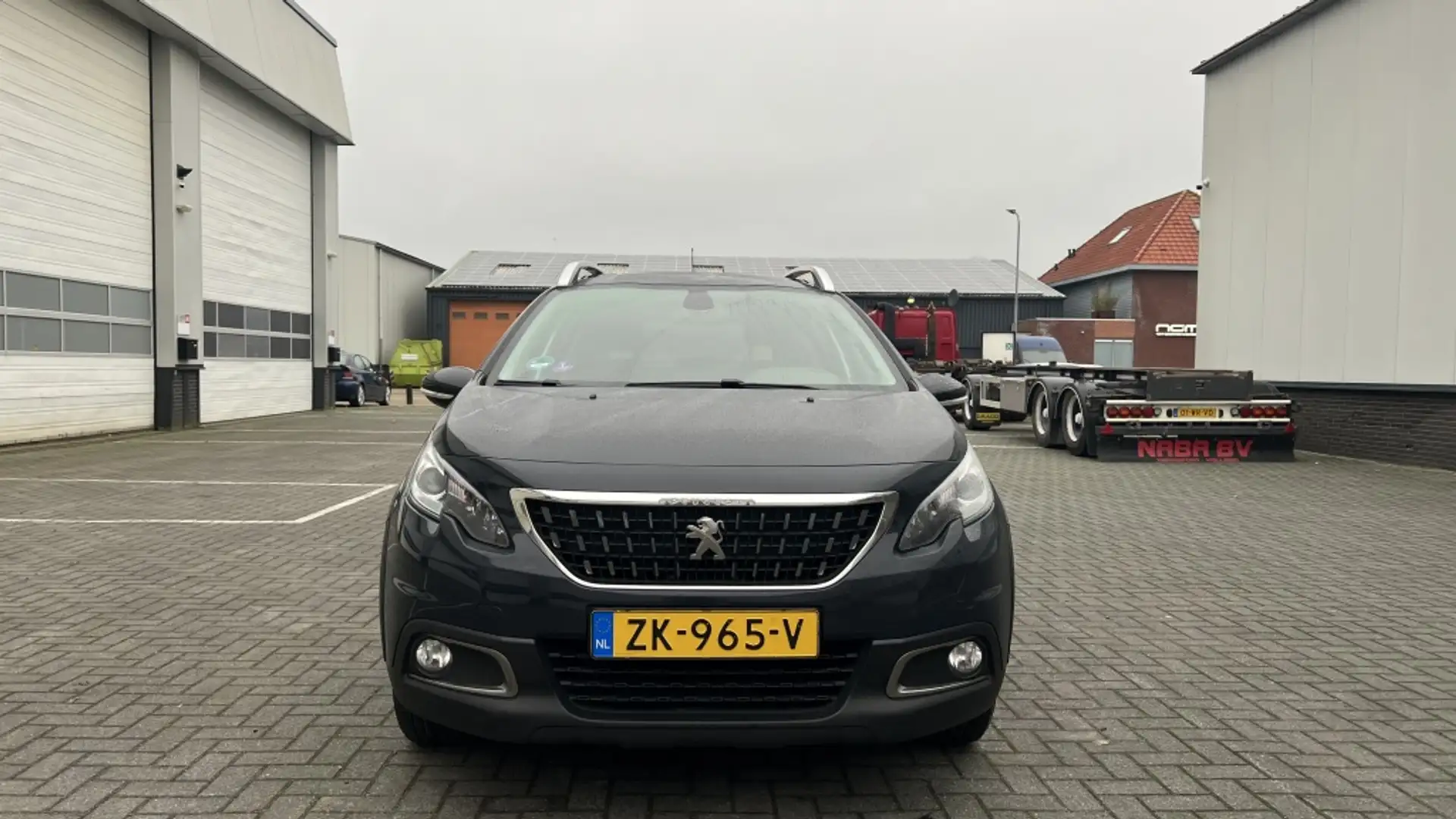 Peugeot 2008 1.2 PureT. Signature Gris - 2