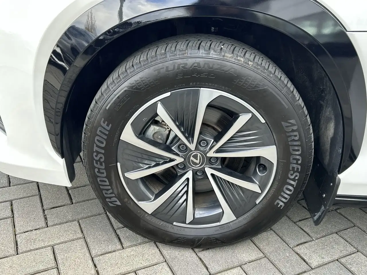Lexus RZ снимка Lexus RZ