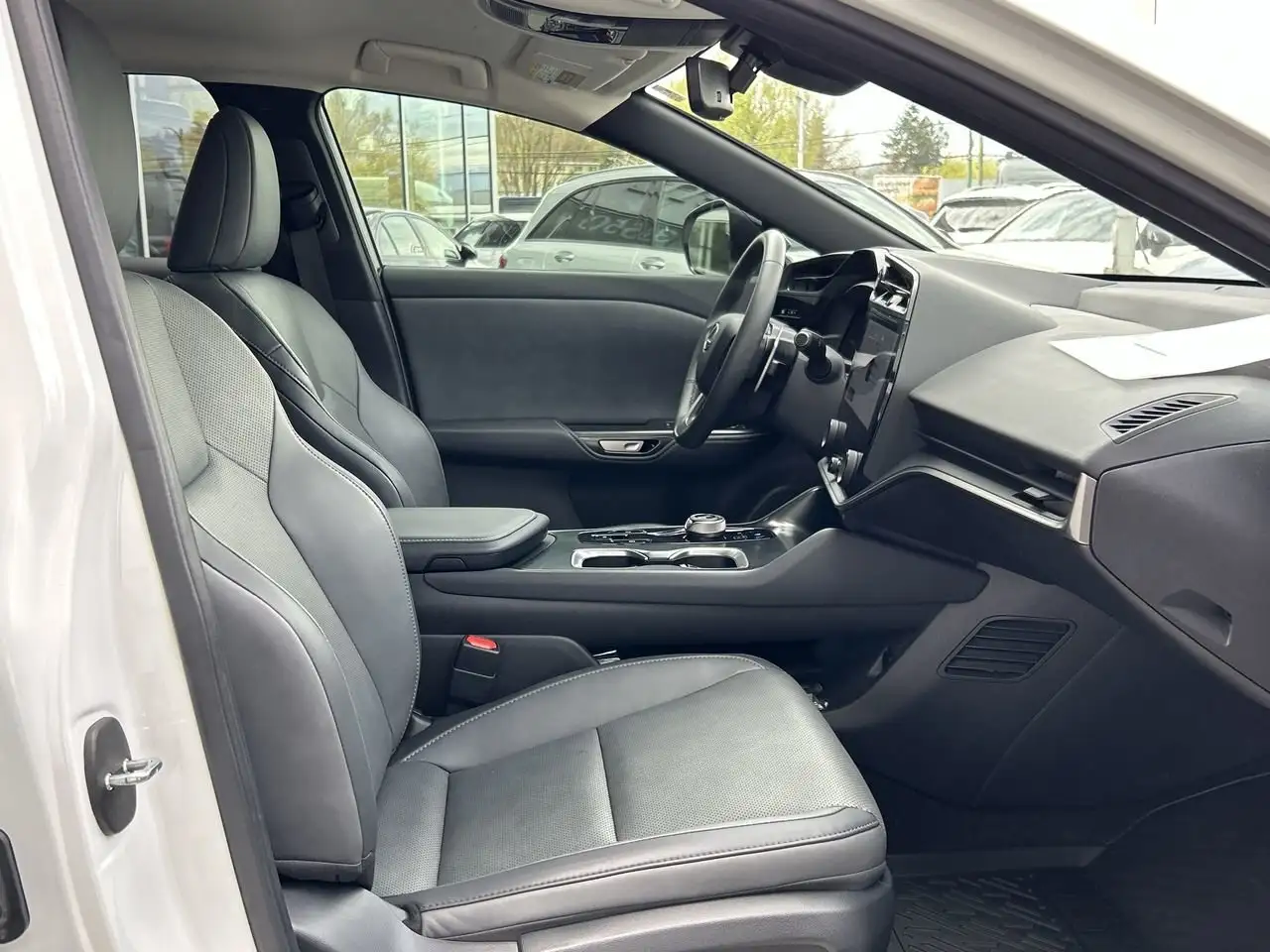 Lexus RZ снимка Lexus RZ