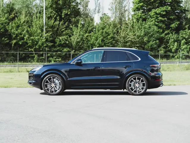 Porsche Cayenne view 8