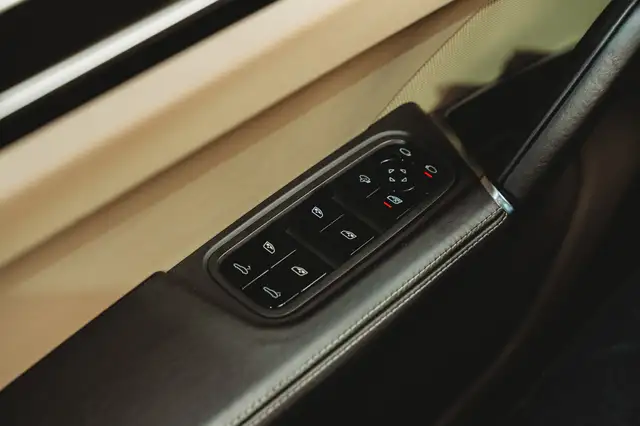 Porsche Cayenne view 12