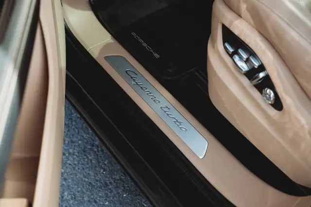 Porsche Cayenne view 9