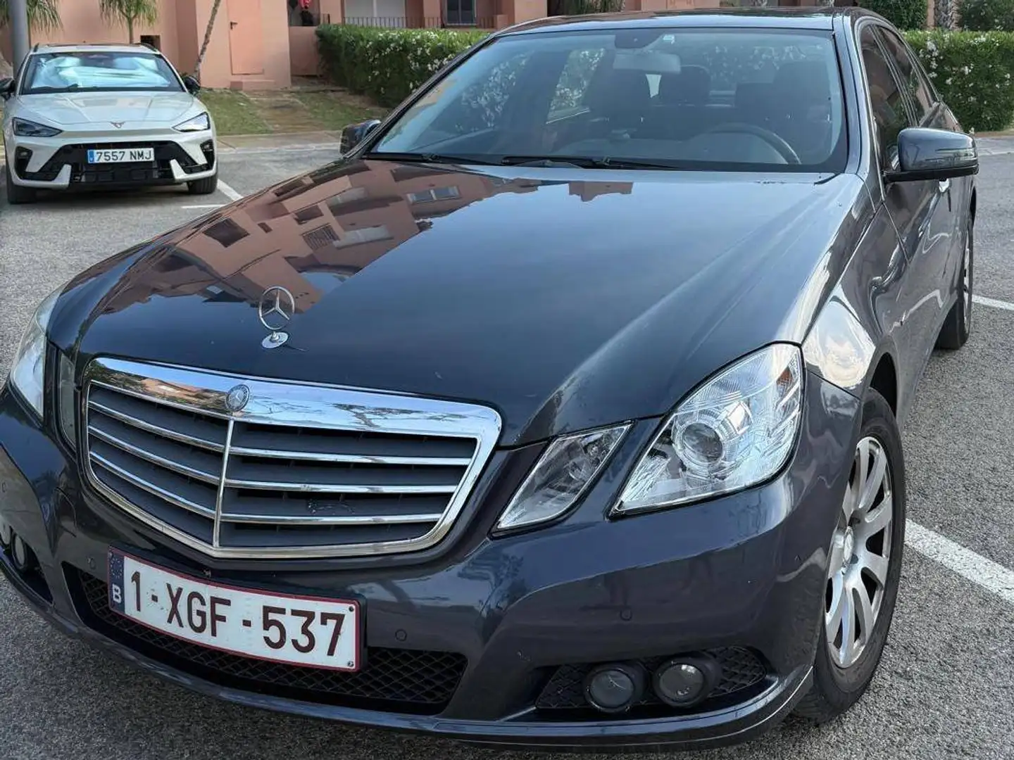 Mercedes-Benz E 200 E 200CDI BE Aut. Gris - 1