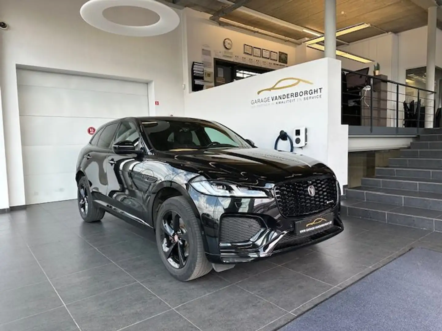 Jaguar F-Pace R-DYNAMIC S  BENZINE AWD AUTOMAAT - 1